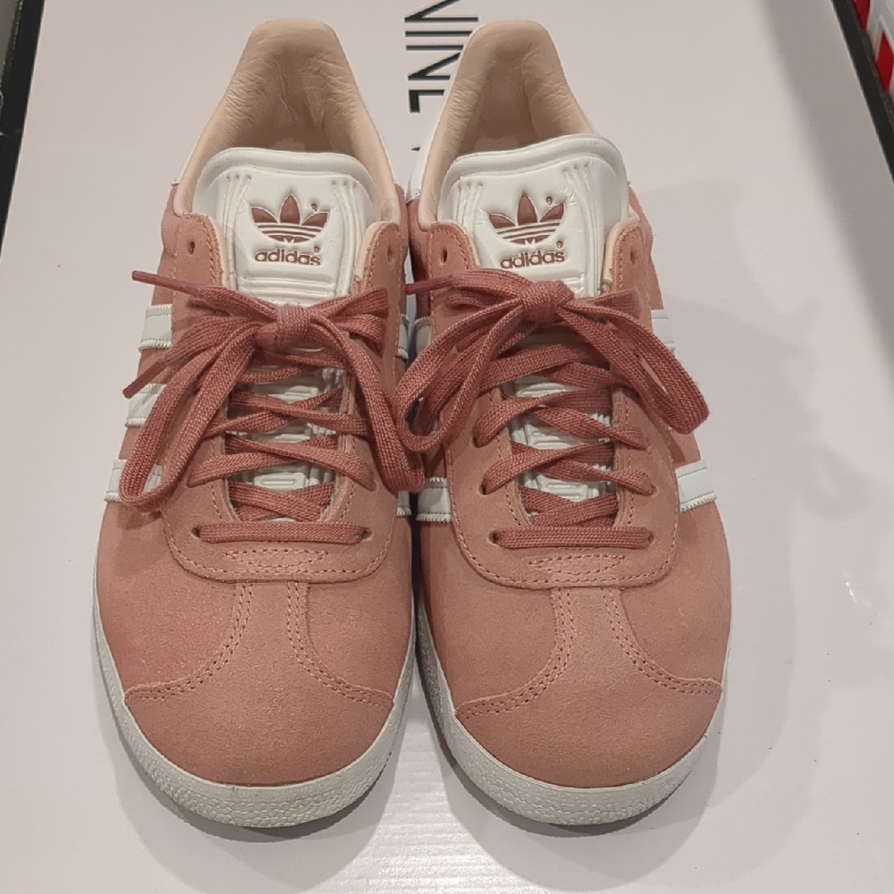 adidas Blush gazelle Sneakers with White Stripes